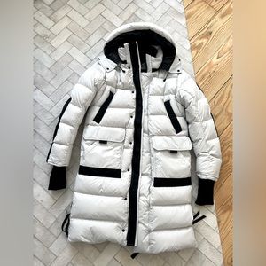 Canada Goose male jacket in size M, original w tags. Balenciaga kinda look.